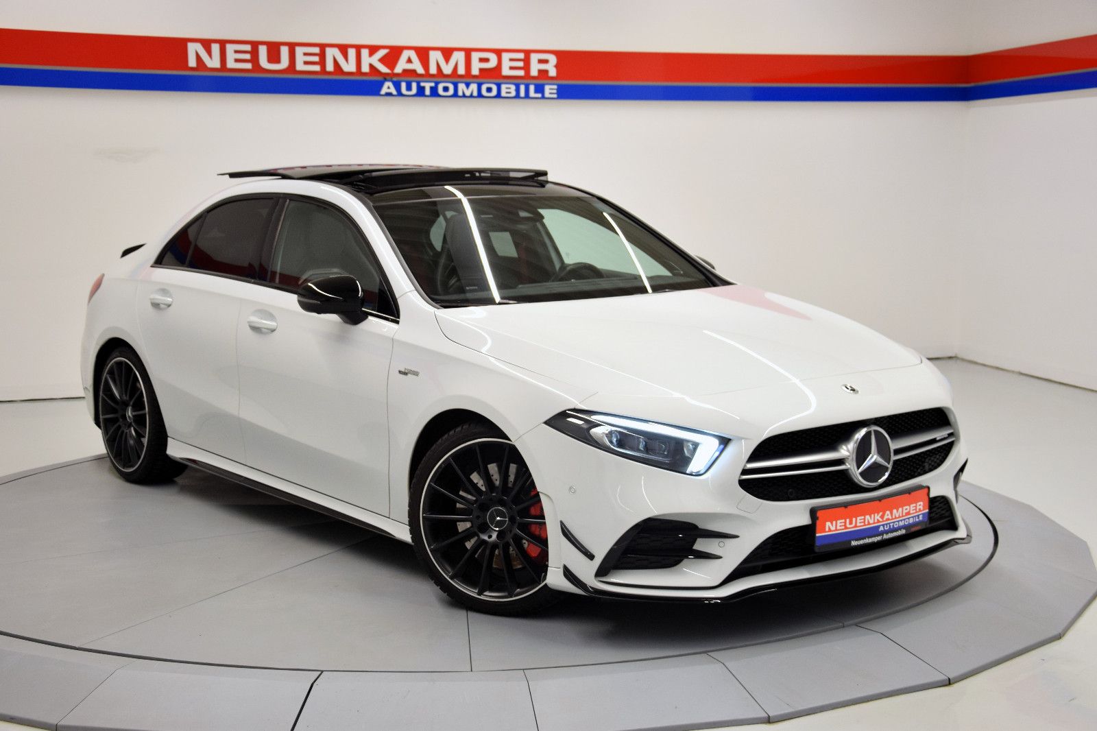 Fahrzeugabbildung Mercedes-Benz A35 AMG 4Matic Limo Pano Aero Performance-Sitze