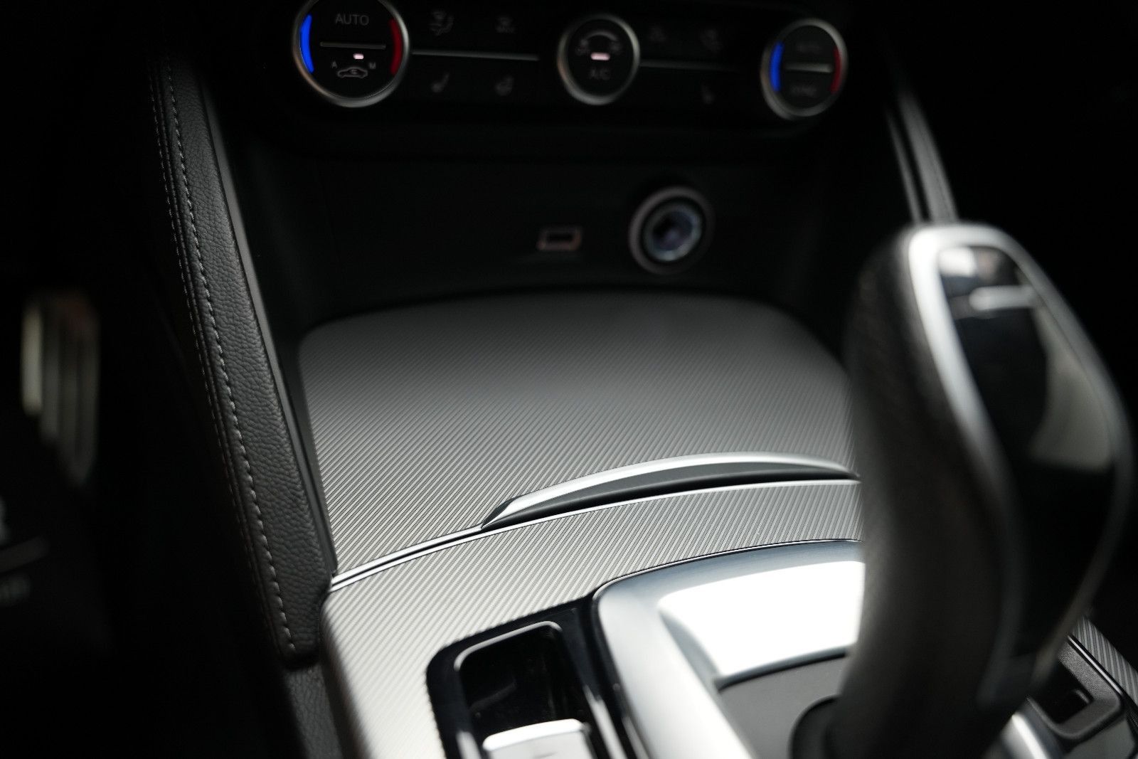 Fahrzeugabbildung Alfa Romeo Stelvio Veloce *Kamera*Leder*Memory*AllBlack