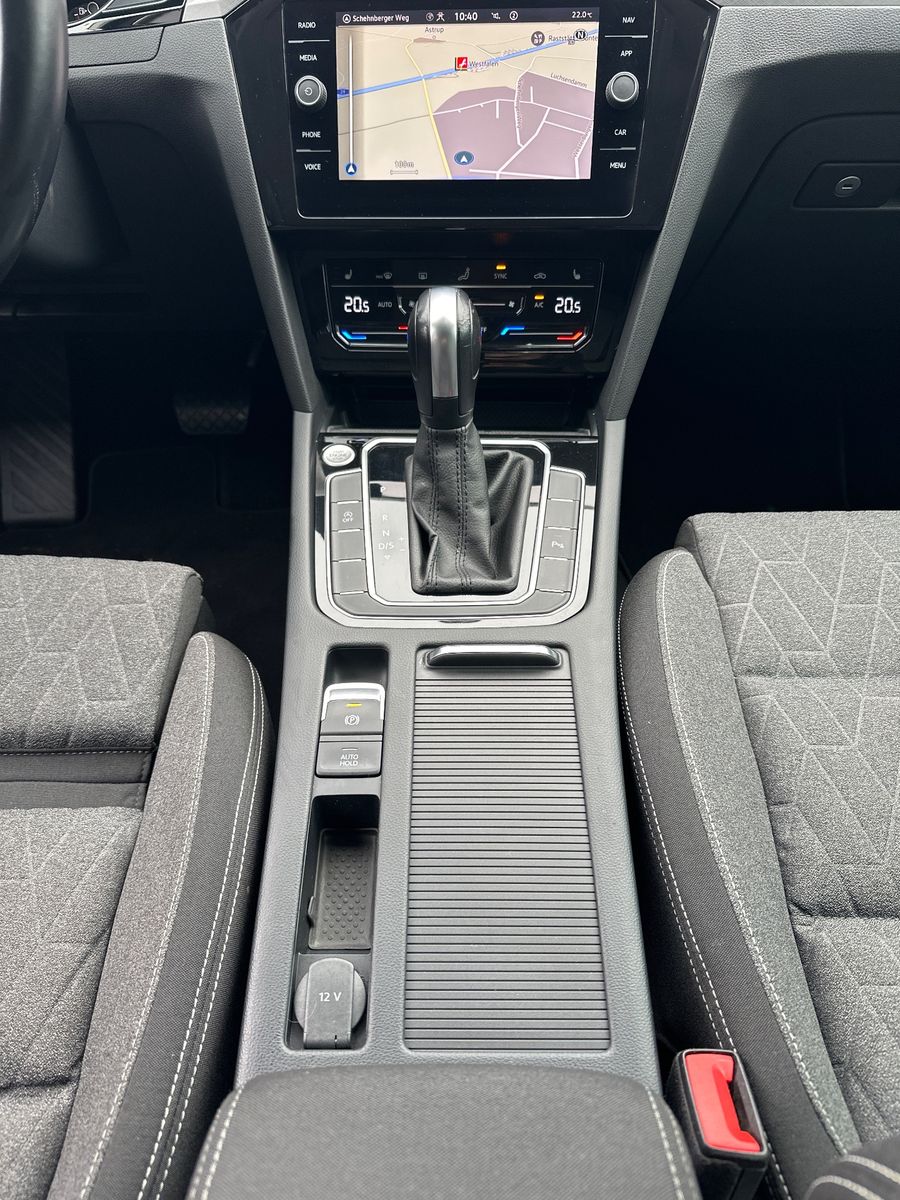 Fahrzeugabbildung Volkswagen Passat Variant 2.0 TDI DSG Business NAV+LED+AHK