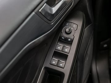 Ford Focus Turnier 1.0 Active Kamera Navi LED