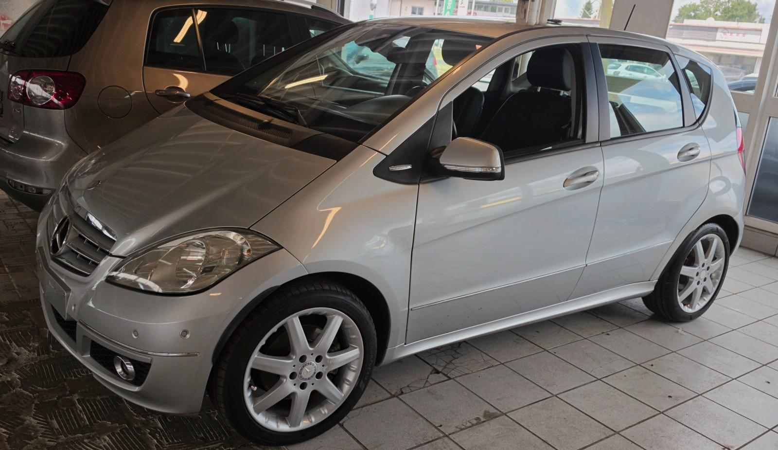 Mercedes-Benz A 200 Turbo AVANTGARDE APPLE CAR PLAY