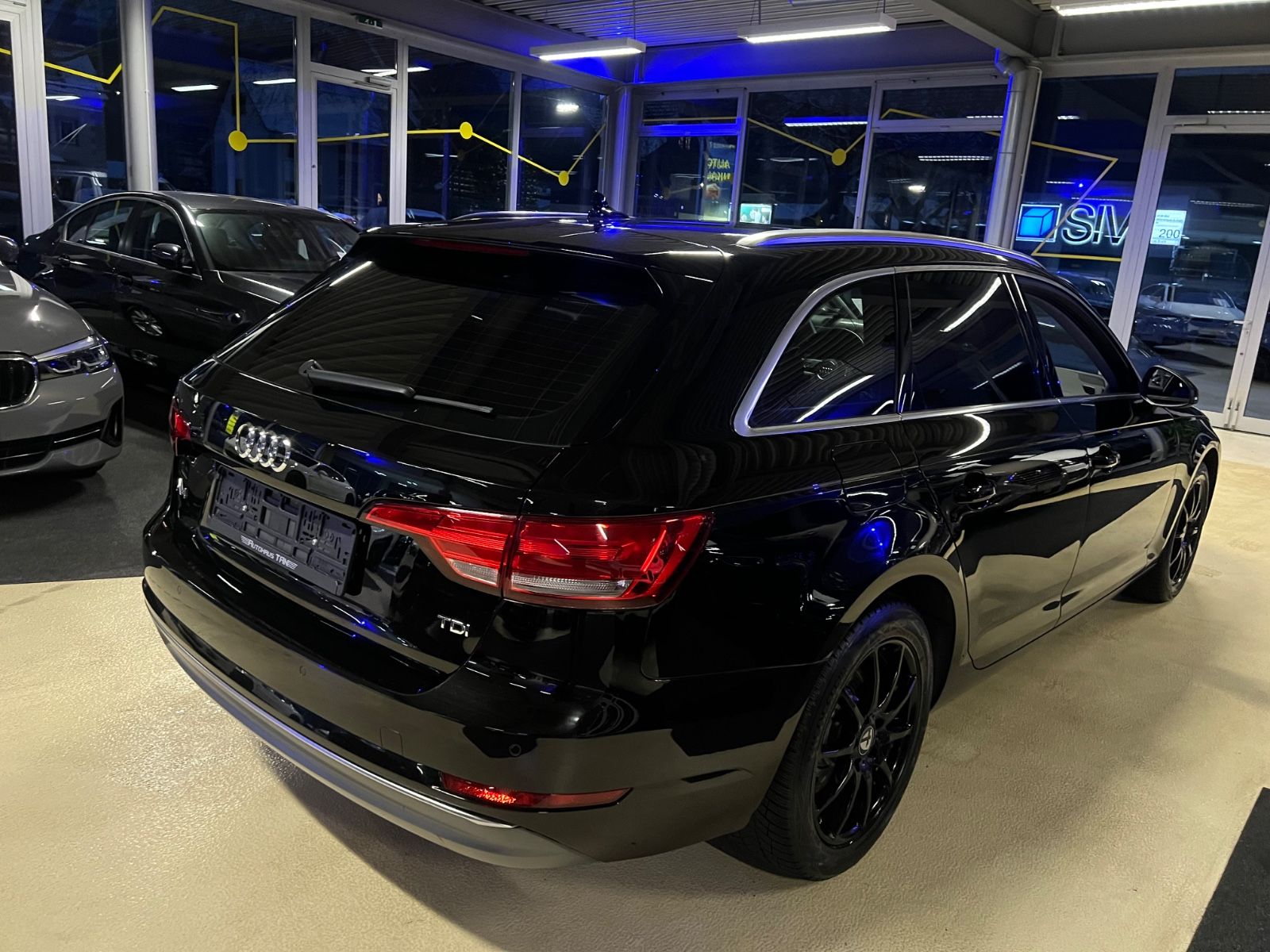 Fahrzeugabbildung Audi A4 2.0 TDI Avant sport *LEDER*AUTOMATIK*LED*
