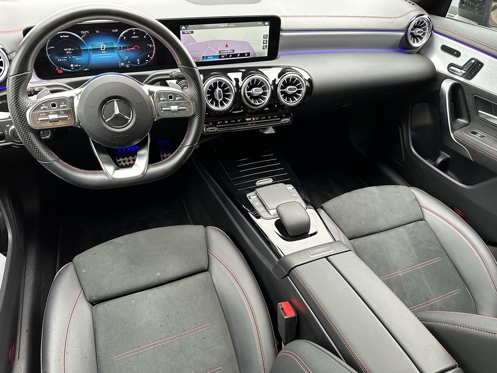 Fahrzeugabbildung Mercedes-Benz CLA 220 Shooting Brake d AMG-Line NAV+LED+PANORA