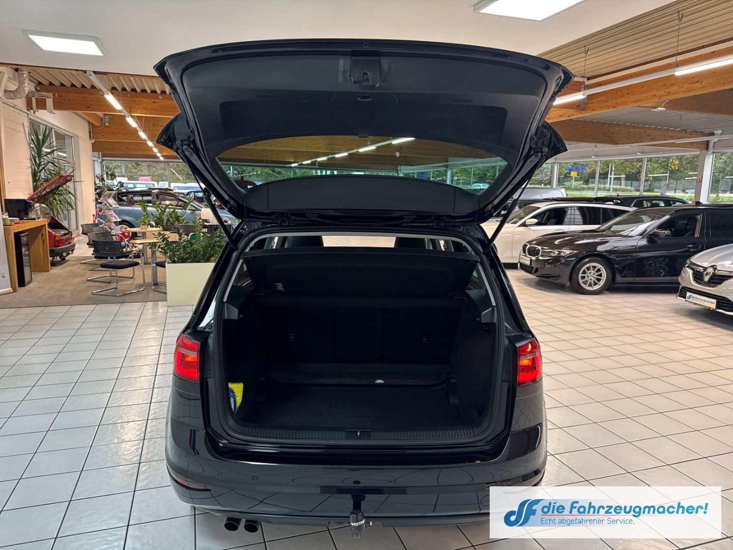 Fahrzeugabbildung Volkswagen Golf Sportsvan VII Lounge 1.4 TSI DSG Panodach N