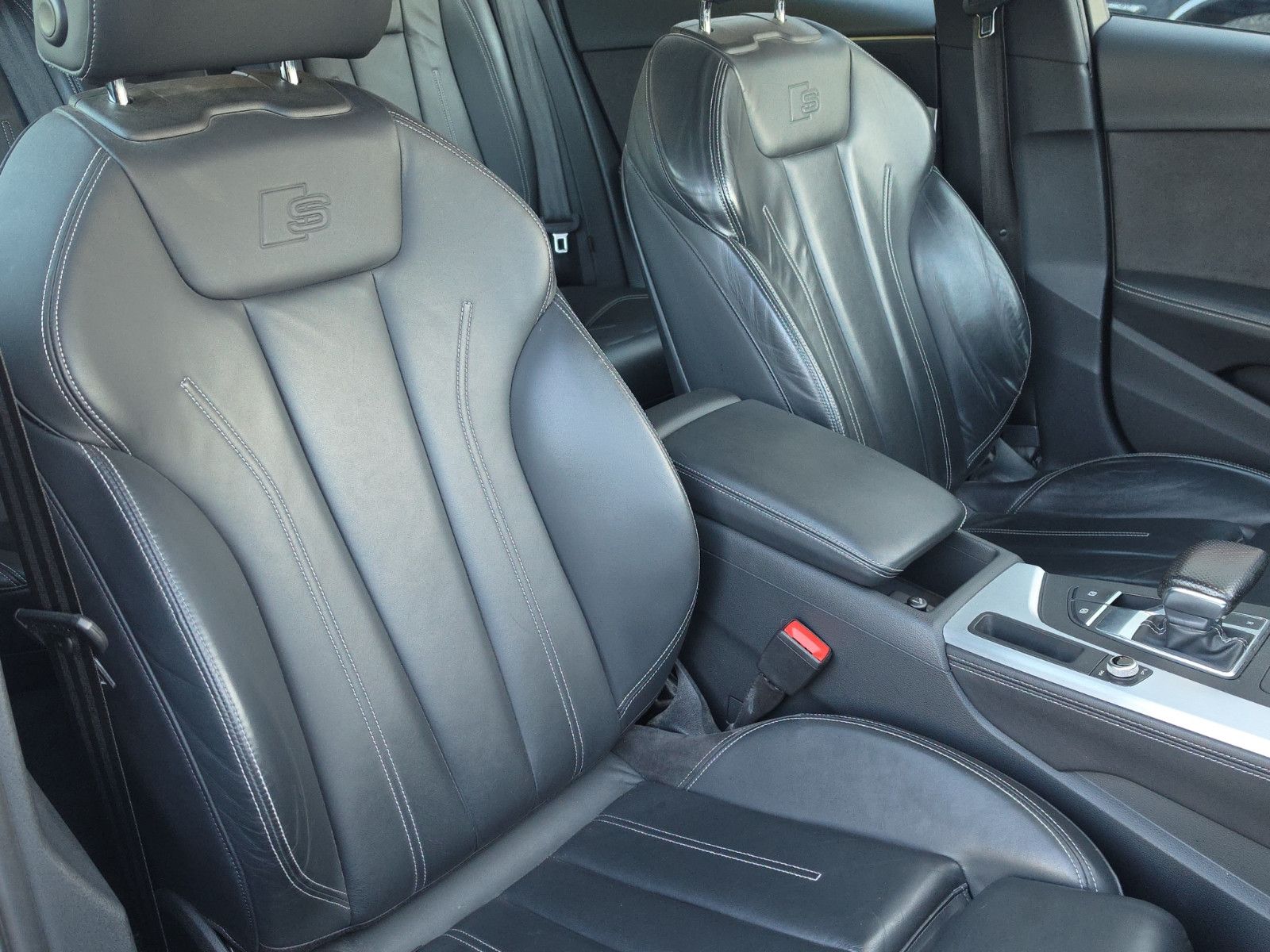 Fahrzeugabbildung Audi A4 AVANT SPORT S-LINE AUTOMATIK AUS 1.HAND