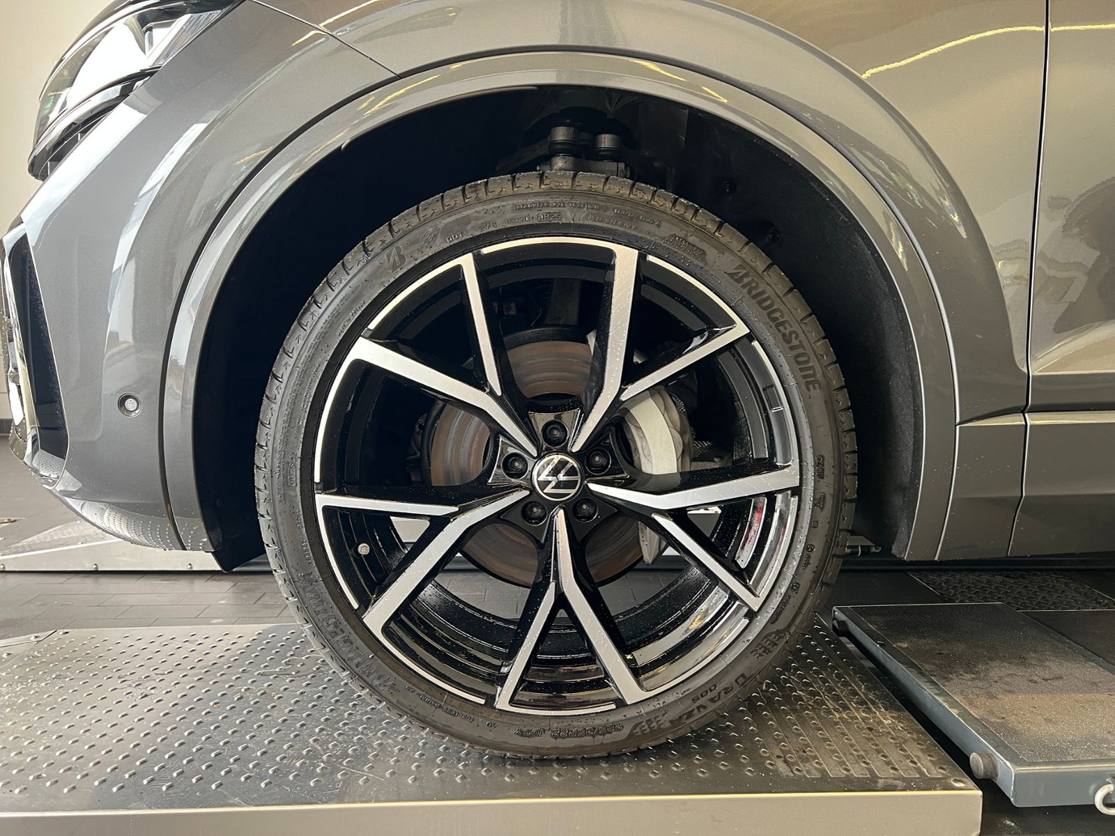 Fahrzeugabbildung Volkswagen Touareg R-Line 3.0 TDI 4MOTION *AHK, BlackStyle,