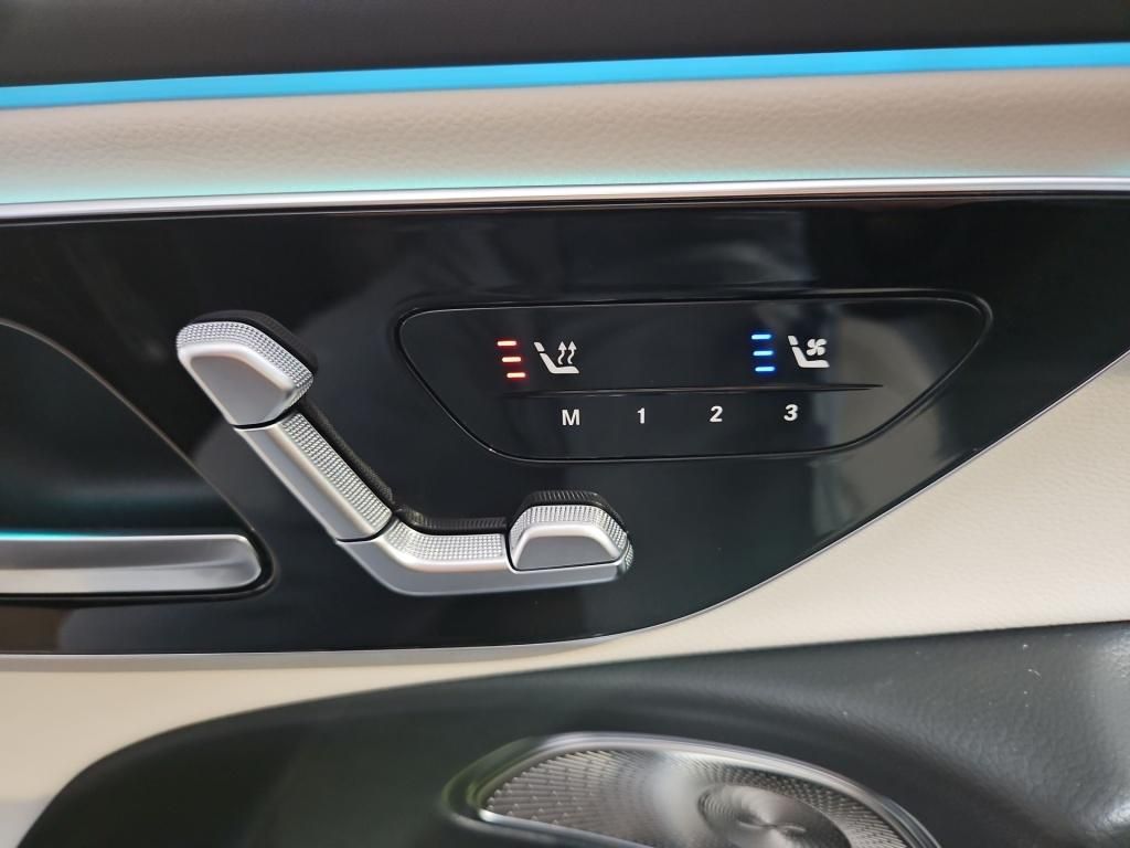 Fahrzeugabbildung Mercedes-Benz E 300 e 4M Limousine +AMG+NIGHT+AHK+WINTER+4D-SO