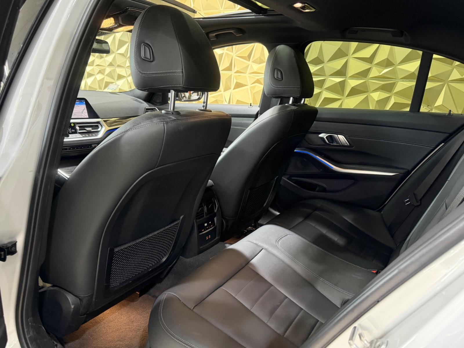 BMW 330 i xDrive Lim. Luxury Line|1.HAND|NAVI|LEDER|
