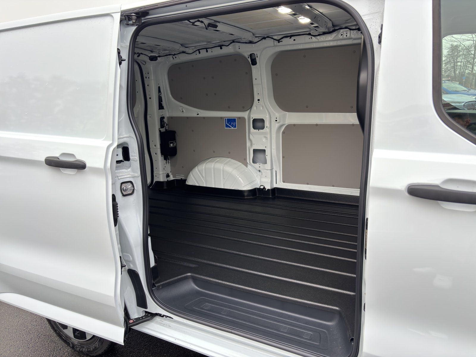 Fahrzeugabbildung Ford Transit Custom 320 L1 Trend Multicab FWD Plug-i