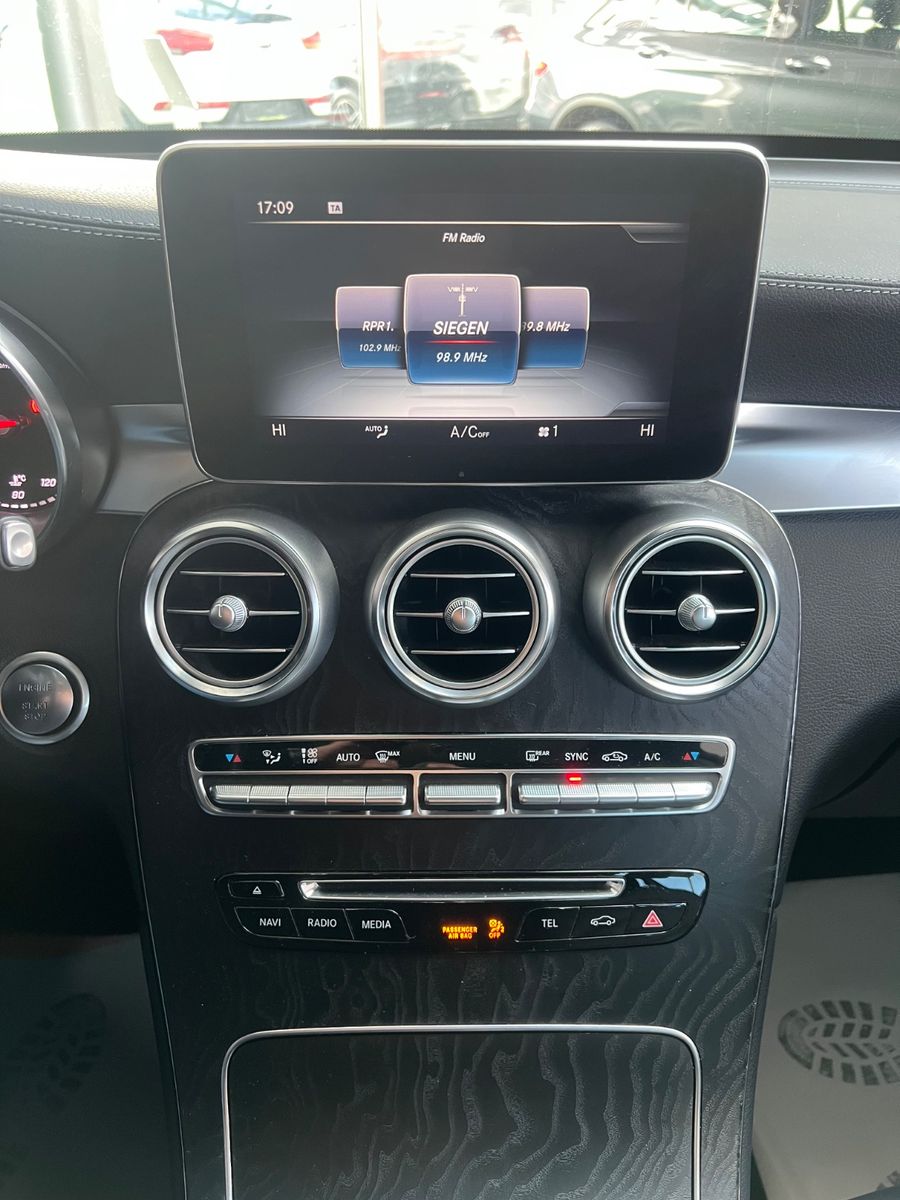 Fahrzeugabbildung Mercedes-Benz GLC 350 d 4Matic AMG LINE *PANORAMADACH*