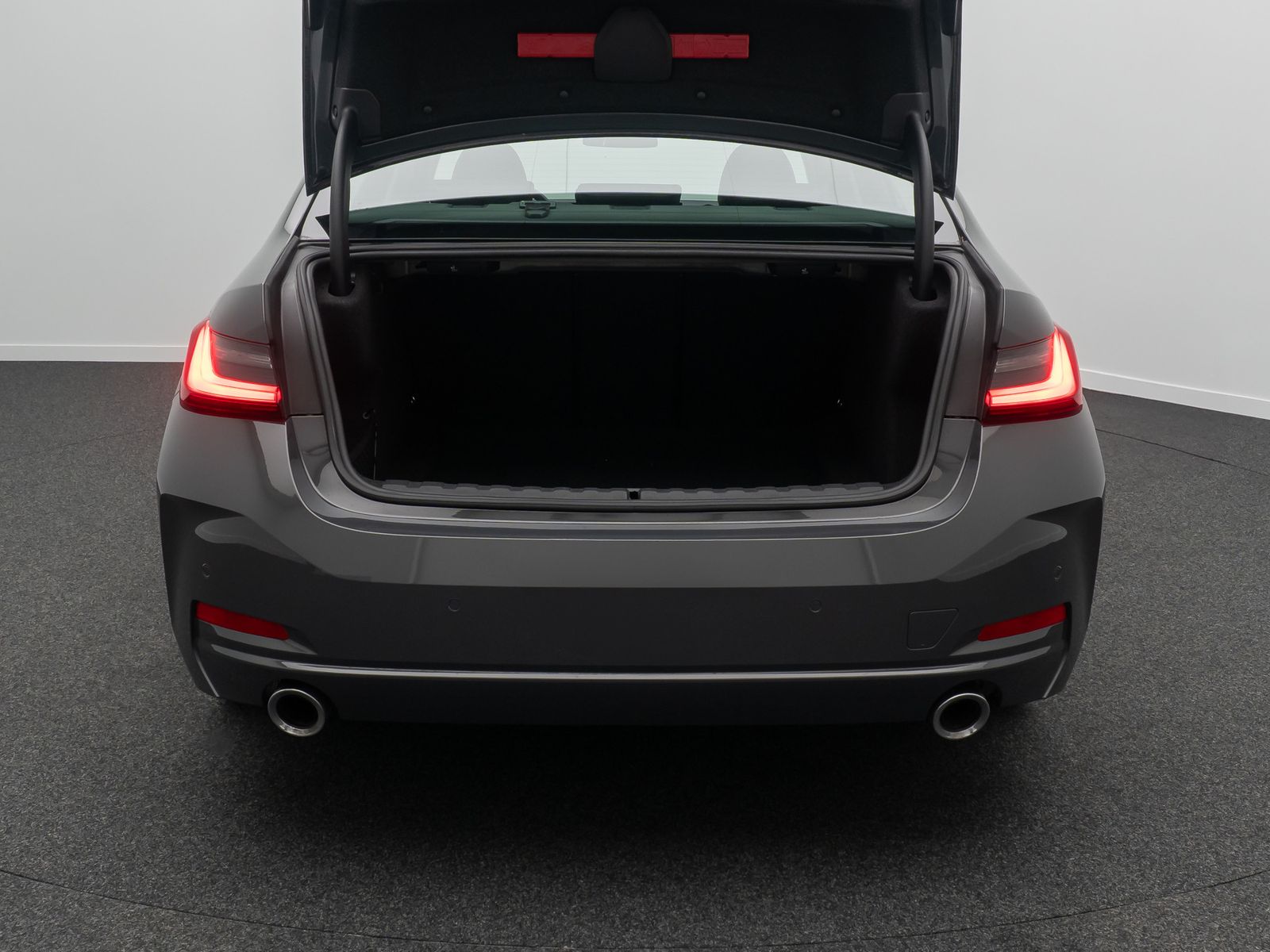 Fahrzeugabbildung BMW 330i xD Komfort DAB HiFi Leder M Sport 19Zoll