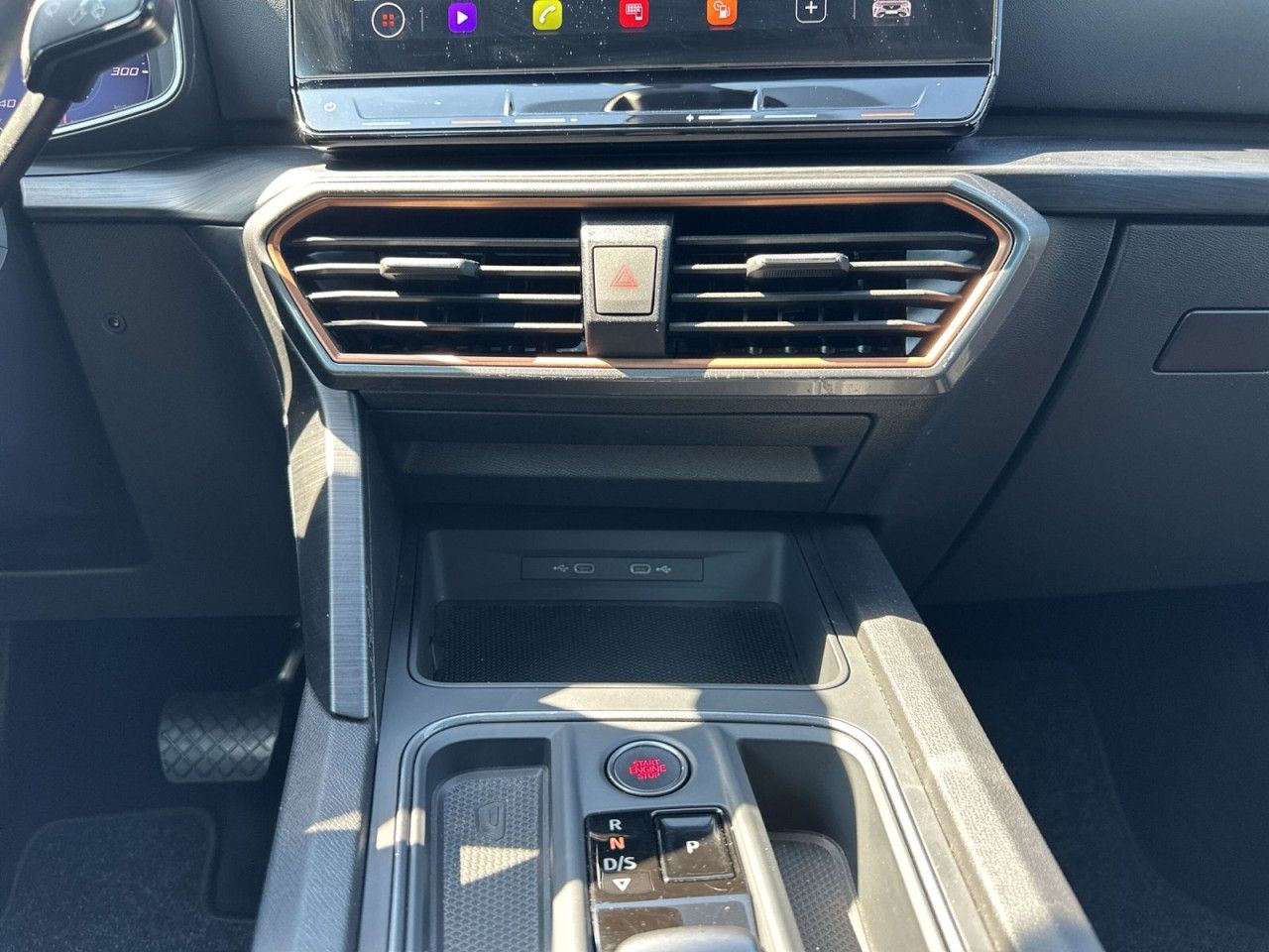 Fahrzeugabbildung CUPRA Formentor 1.5TSI 150 PS DSG*LED*19Zoll* - mit KI generiert/bearbeitet