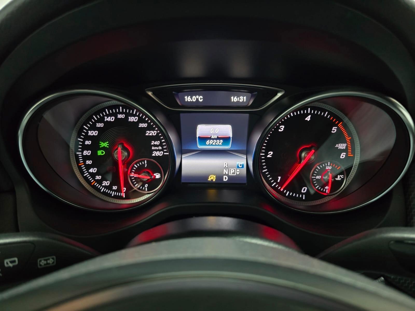 Mercedes-Benz GLA 200 d Style LED Navi Teilleder Telefon 19"