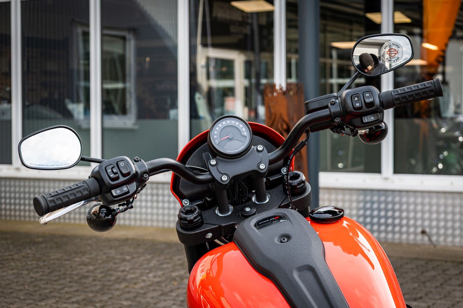 Fahrzeugabbildung Harley-Davidson FXLRS LOW RIDER S 117 MY26