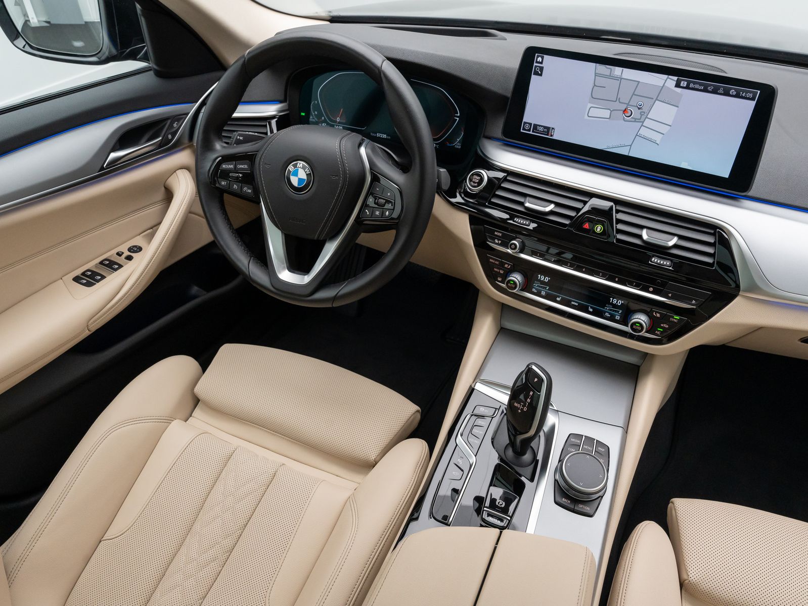 Fahrzeugabbildung BMW 520d Panorama 360&deg; HUD DAB Komfort Alarm AHK LED