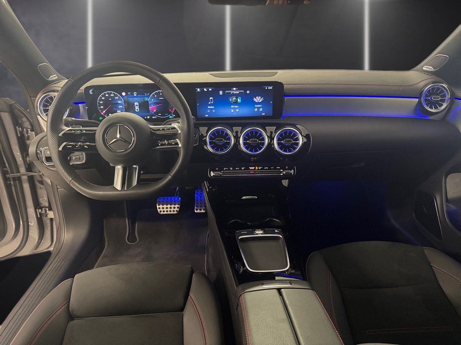 Fahrzeugabbildung Mercedes-Benz CLA 250 4M AMG*Burmester*Night*19"*Totwinke*LED*