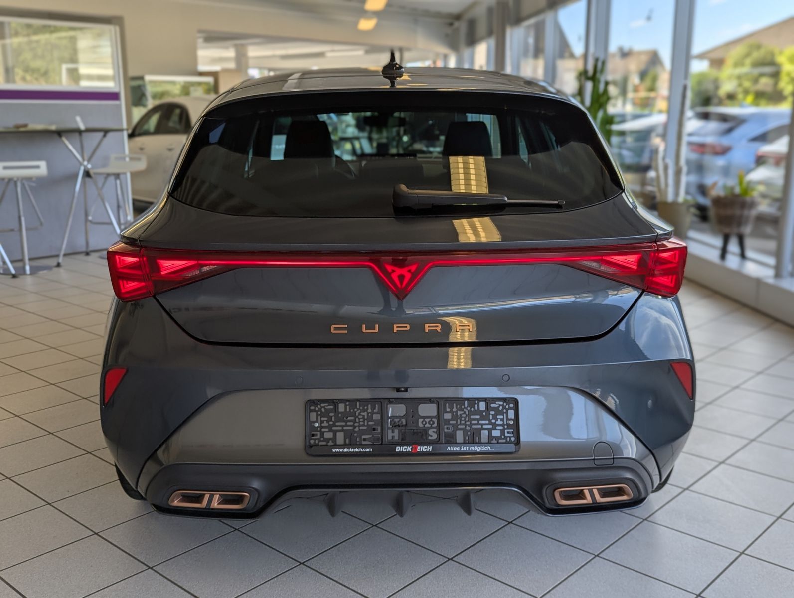 Fahrzeugabbildung CUPRA Leon 1.5 e-Hybrid Matrix Edge-Intelligent-Paket