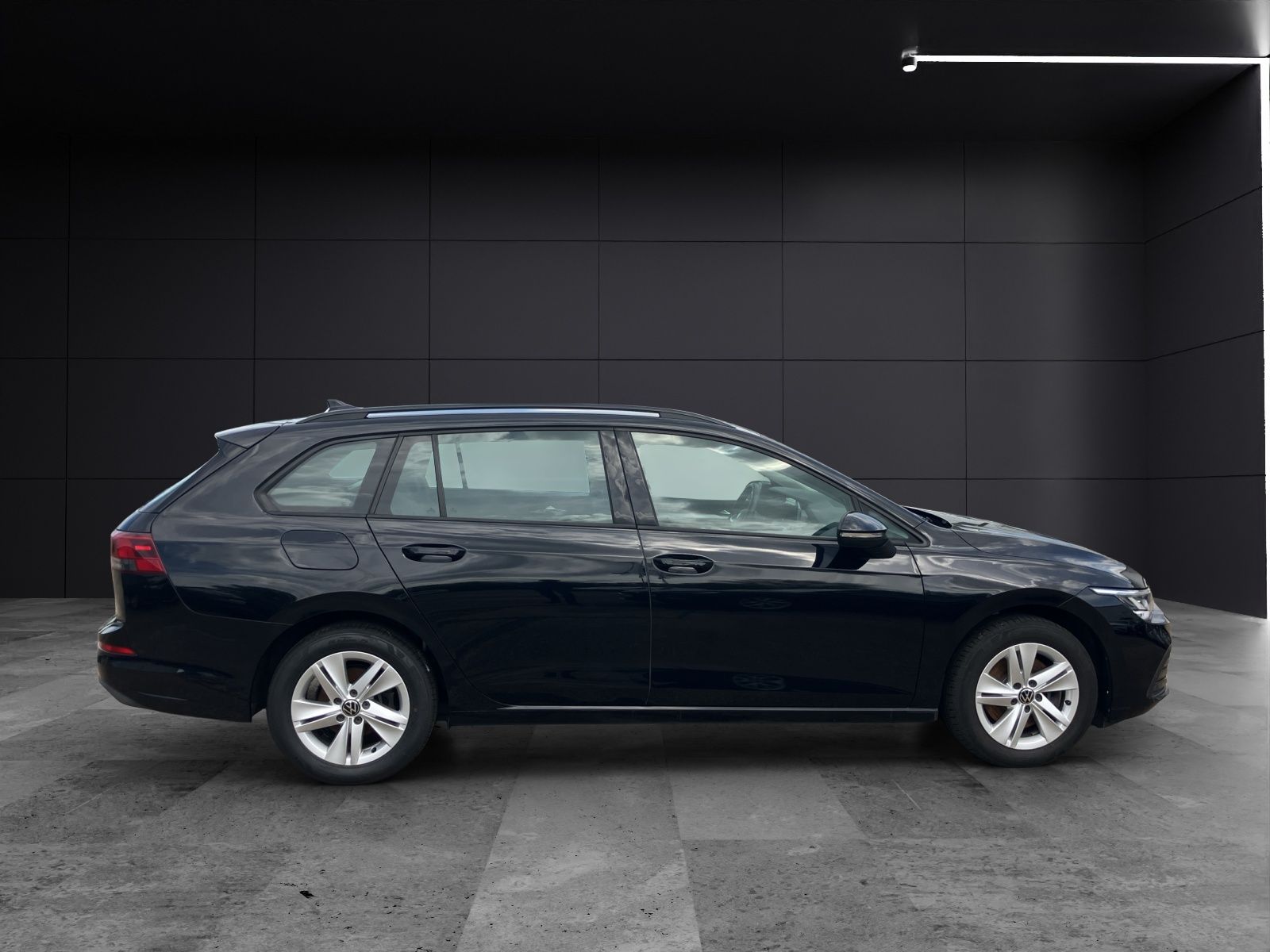 Fahrzeugabbildung Volkswagen Golf VIII Variant TDI Life LED Navi ACC AHK SHZ