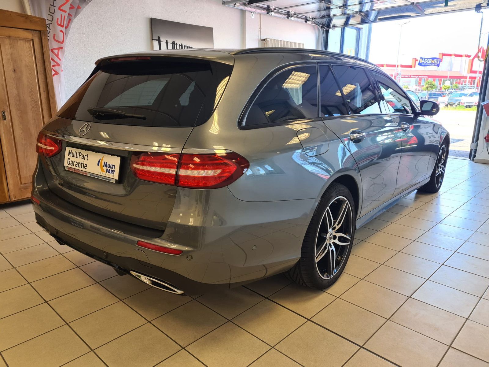 Fahrzeugabbildung Mercedes-Benz E 400 T-Modell 4Matic/ Multibeam / AHK / AMG