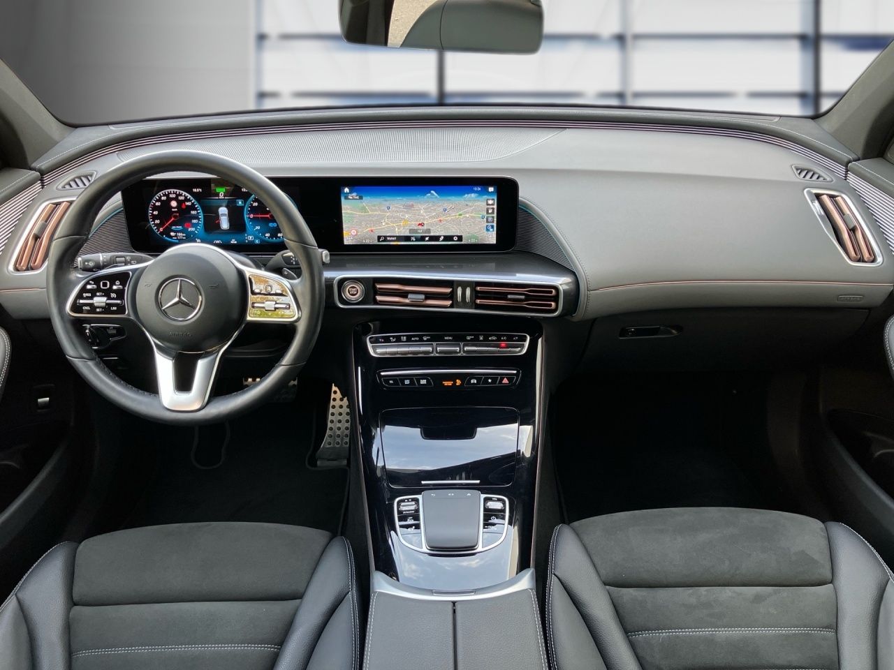 Fahrzeugabbildung Mercedes-Benz EQC 400 4M AMG+STNDHZ+MEMORY+MULTIB+AMBIENTE+++