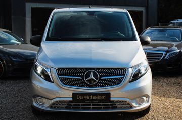 Mercedes V 220 - 2