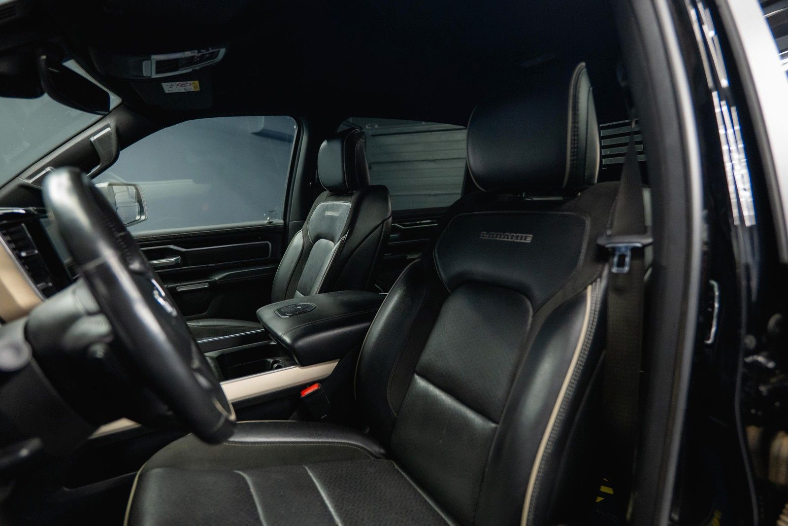 Fahrzeugabbildung Dodge RAM 5.7 V8 HEMI 4x4 LARAMIE RamBox Airmatic 19%