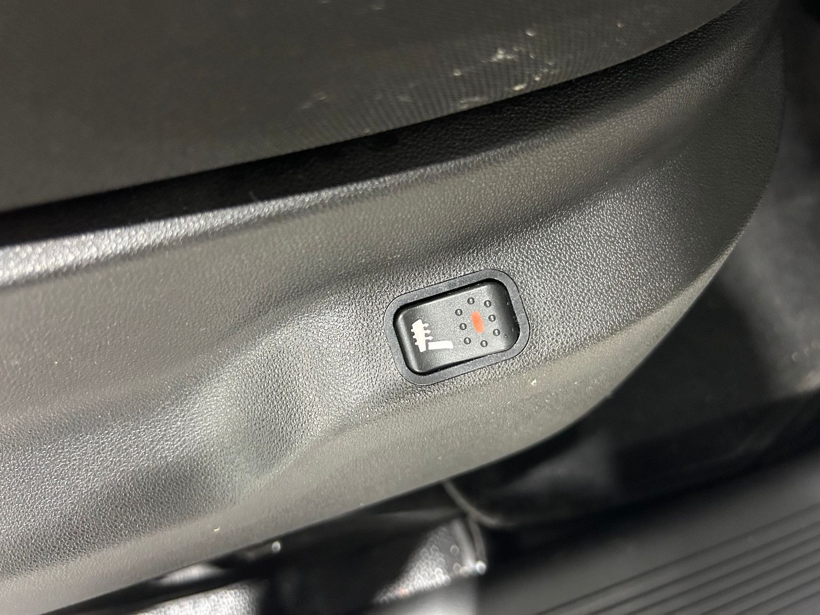 Fahrzeugabbildung Fiat Fiorino SX Kombi/RADIO/4-SITZ/SHZ/SCHIEBETÜR L+R