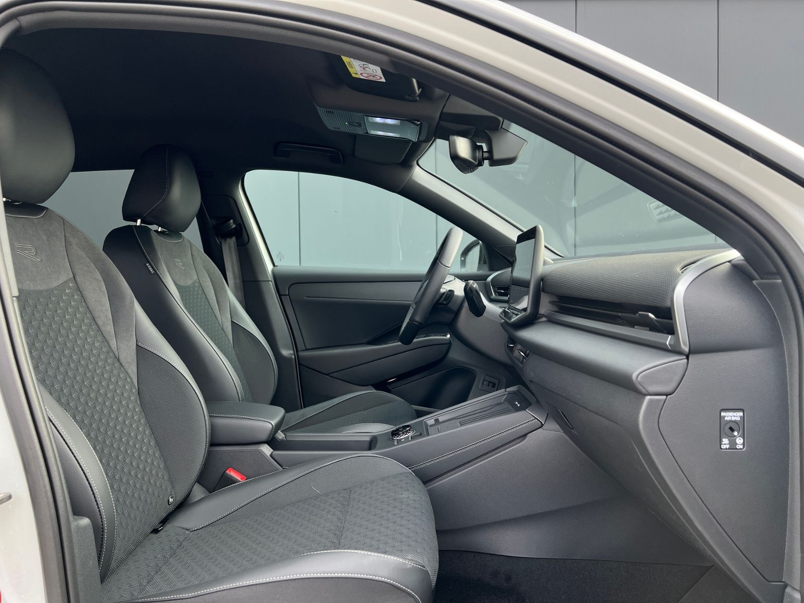 Fahrzeugabbildung Volkswagen T-Roc R-Line 1.5 eTSI DSG *Neues Modell, AHK, Bl