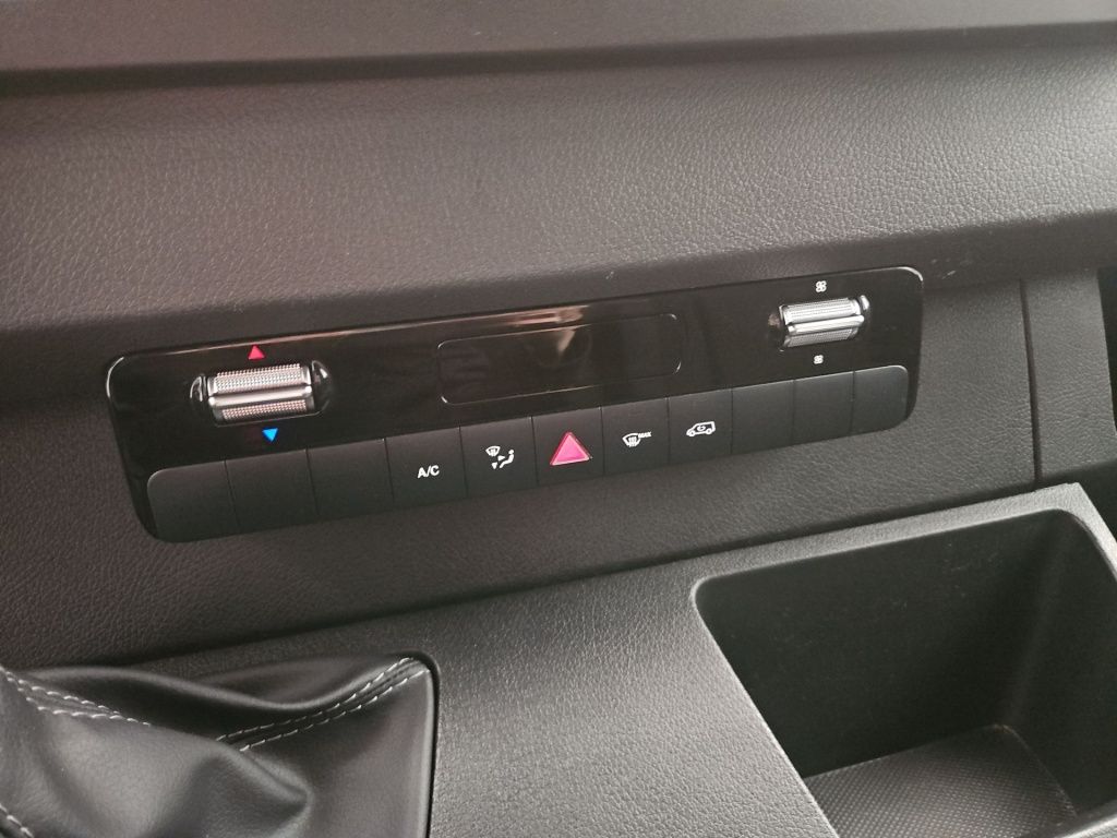 Fahrzeugabbildung Mercedes-Benz Sprinter 317 Kasten L2H2 3,5tAHK Schwingsitz SHZ