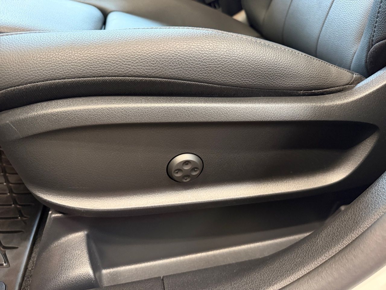 Fahrzeugabbildung Mercedes-Benz B 220 4M STNDHZ+MEMORY+NIGHT+LED+LHZ+TOTW+KAMERA