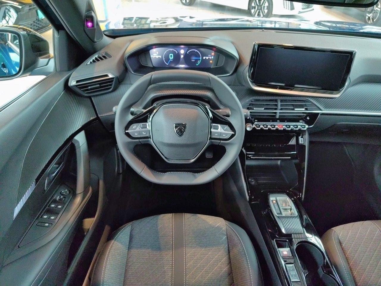 Peugeot 2008 Allure Hybrid 100 e-DSC6 Navi,360°