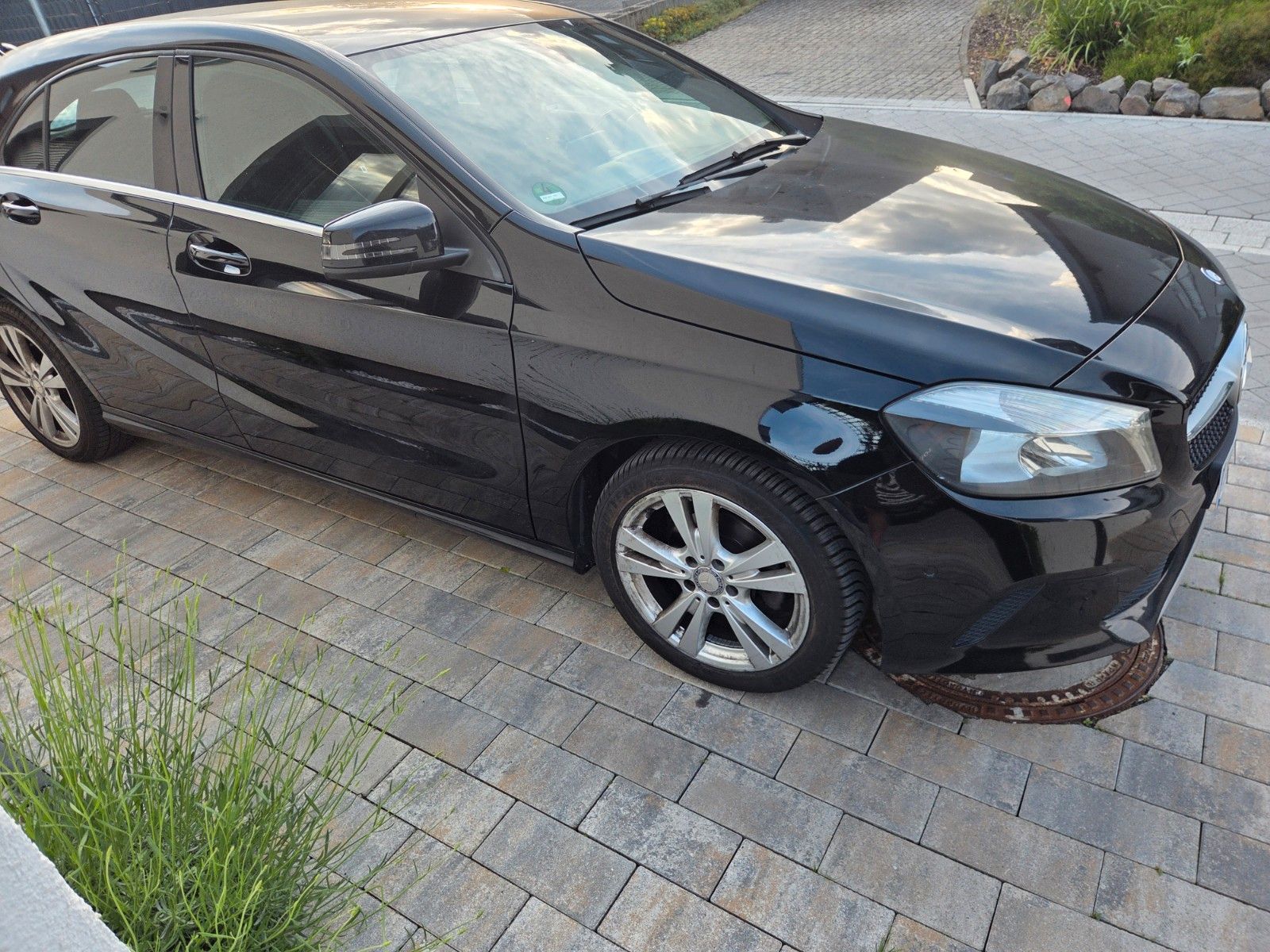 MERCEDES-BENZ A 180