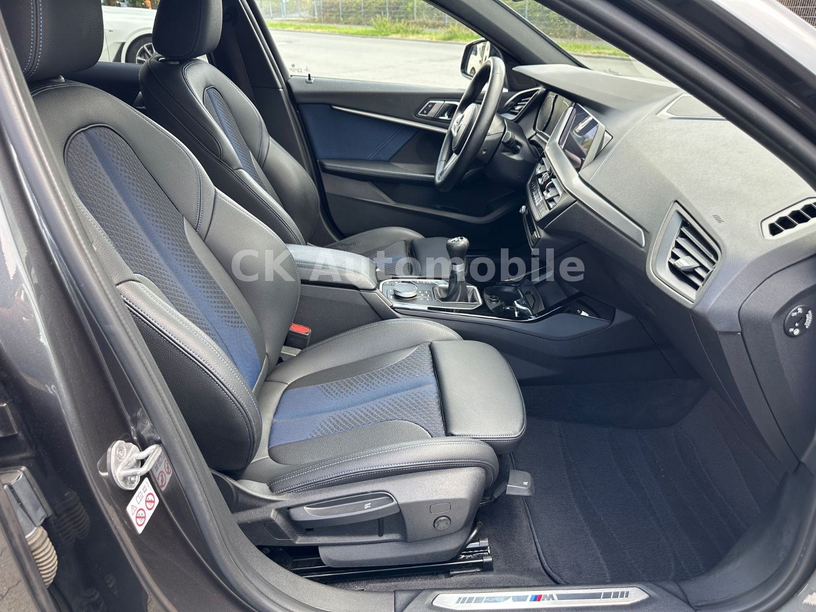 Fahrzeugabbildung BMW 118d M-Sport Shadow-Line/Navi/LED/PDC
