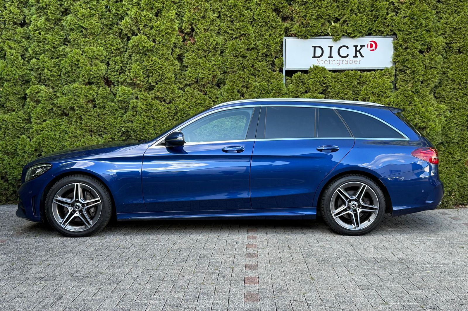 Vehicle illustration Mercedes-Benz C 200 d T 9G AMG Line LED+NAV+SHZ+ALCA+PARK+TEMP