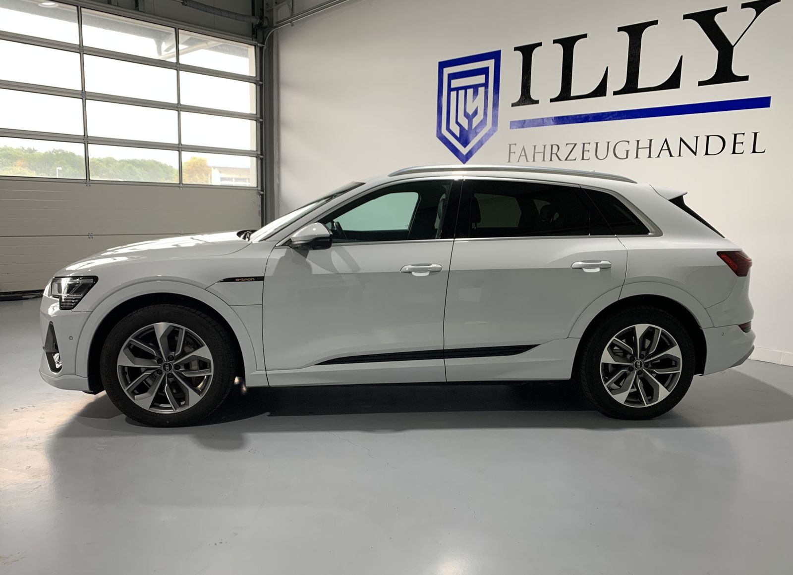 Fahrzeugabbildung Audi e-tron 55 Quattro*S-line*Leder*Matrix*HUD*AHK*