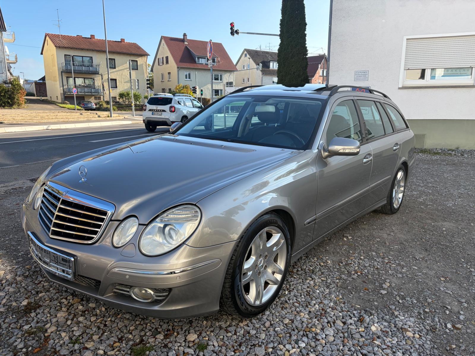 Mercedes-Benz E200 2008 — rear view