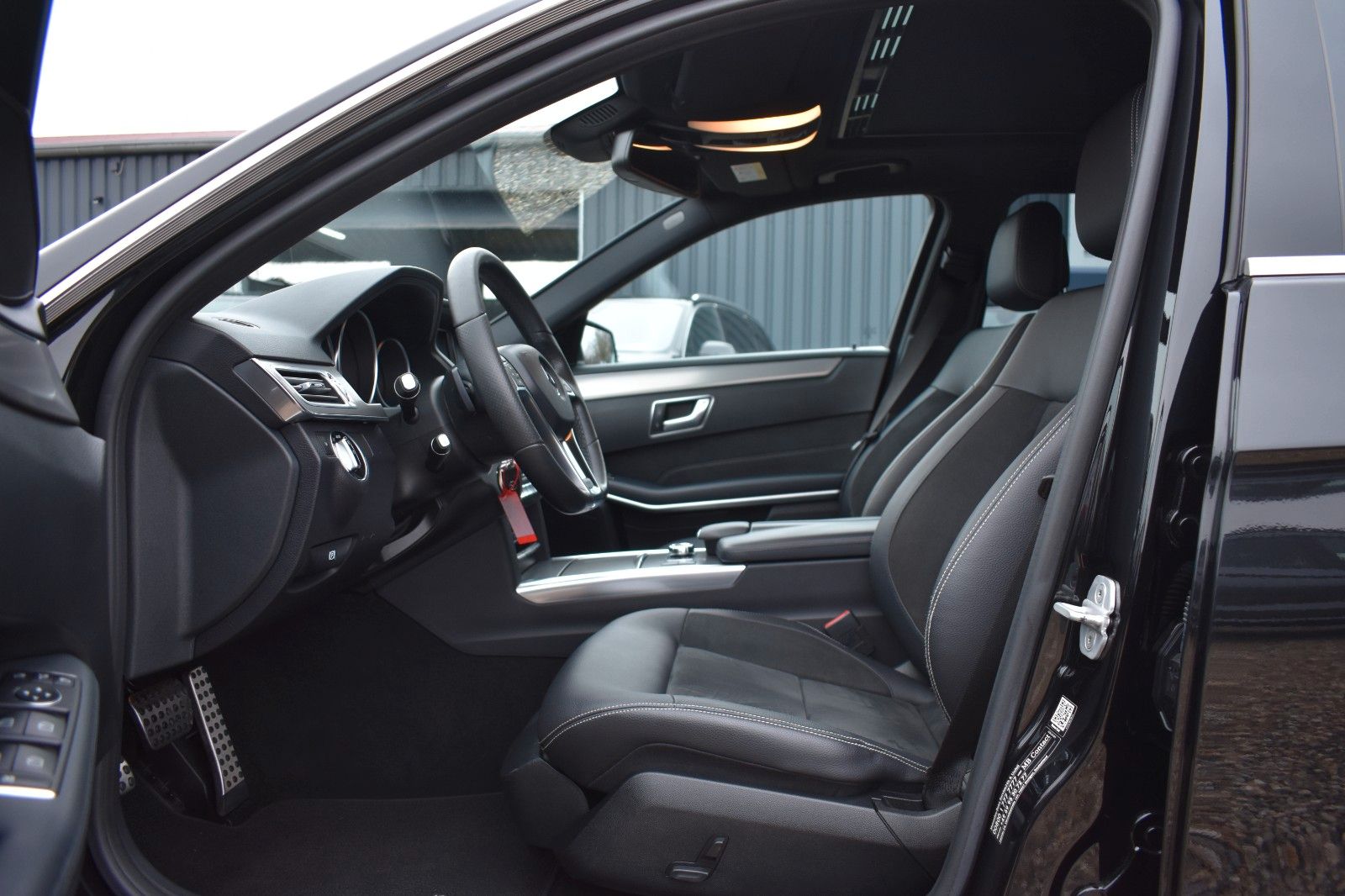 Fahrzeugabbildung Mercedes-Benz E 400 T Edition 4Matic AMG Night-Paket AHK