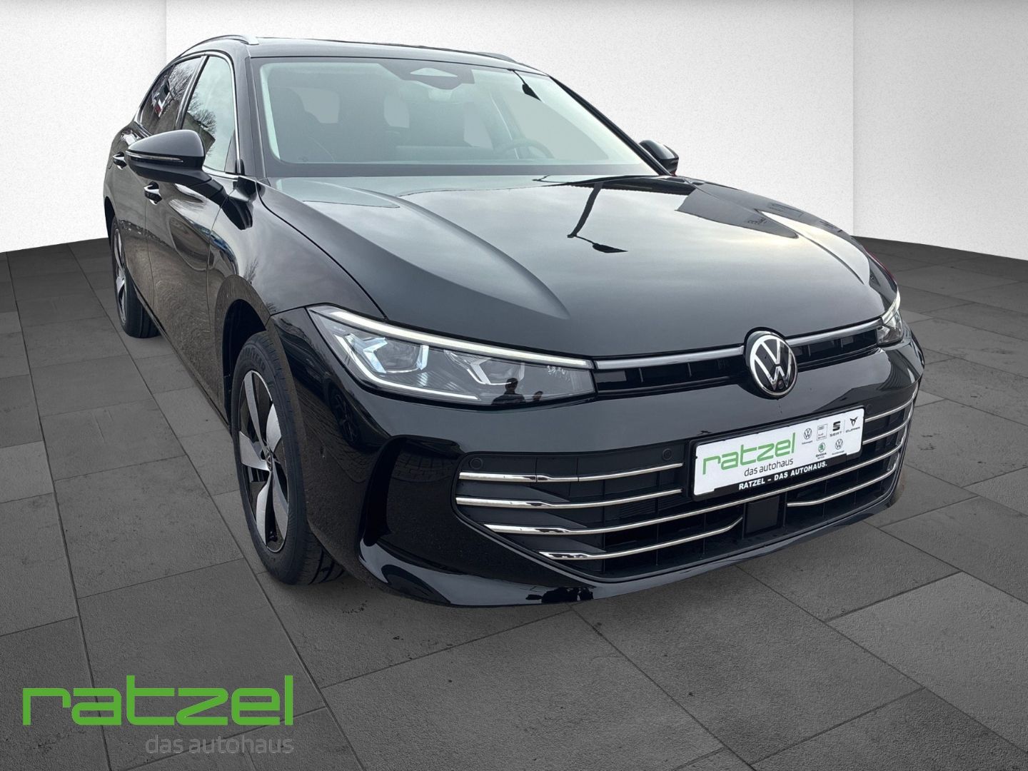 Fahrzeugabbildung Volkswagen Passat BUSINESS 1.5 eTSI +8-fach+LED+360°Kam