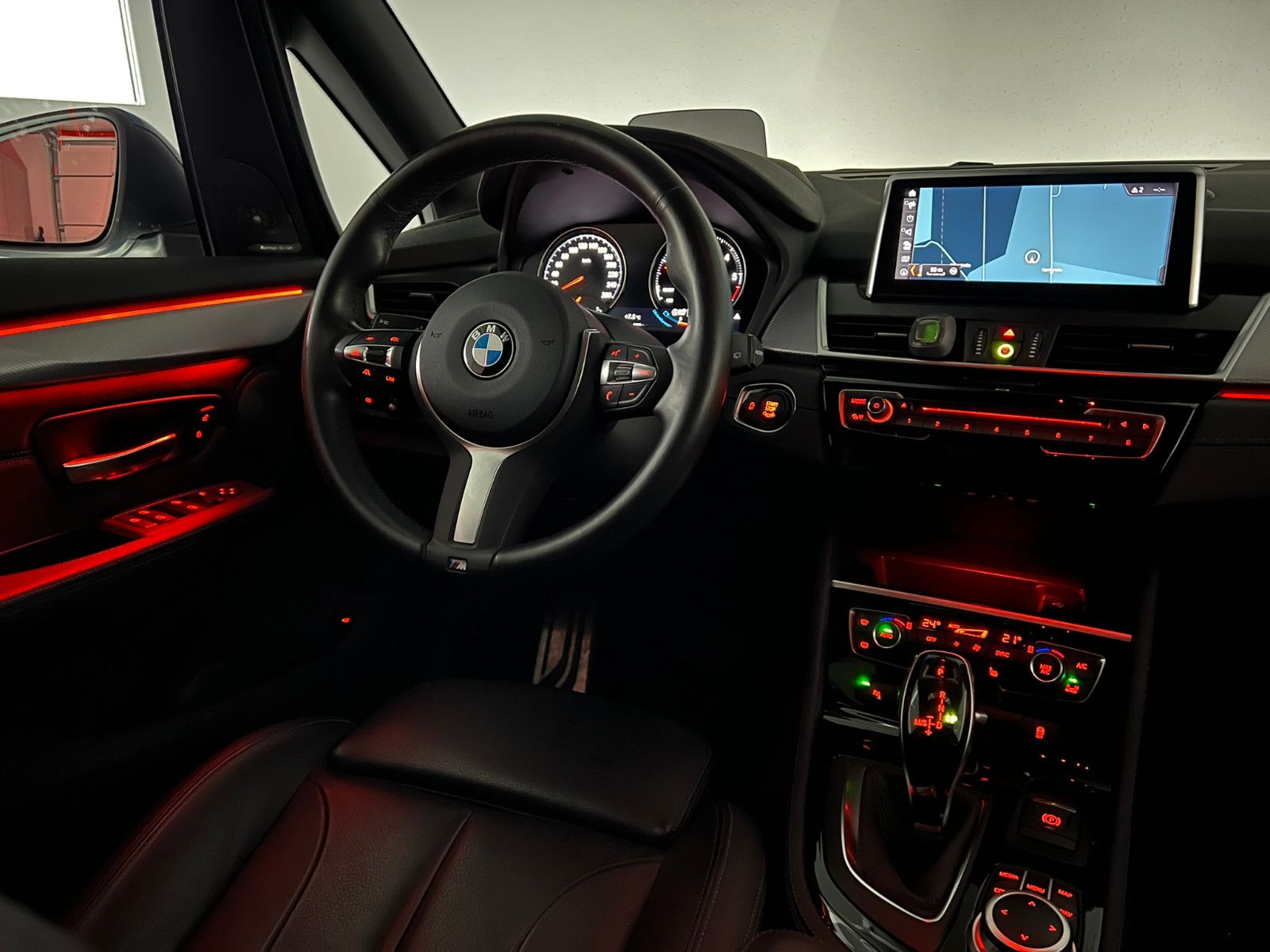 Fahrzeugabbildung BMW 220 d xDrive Gran Tourer M SPORT/HuD/ACC/7-SITZE