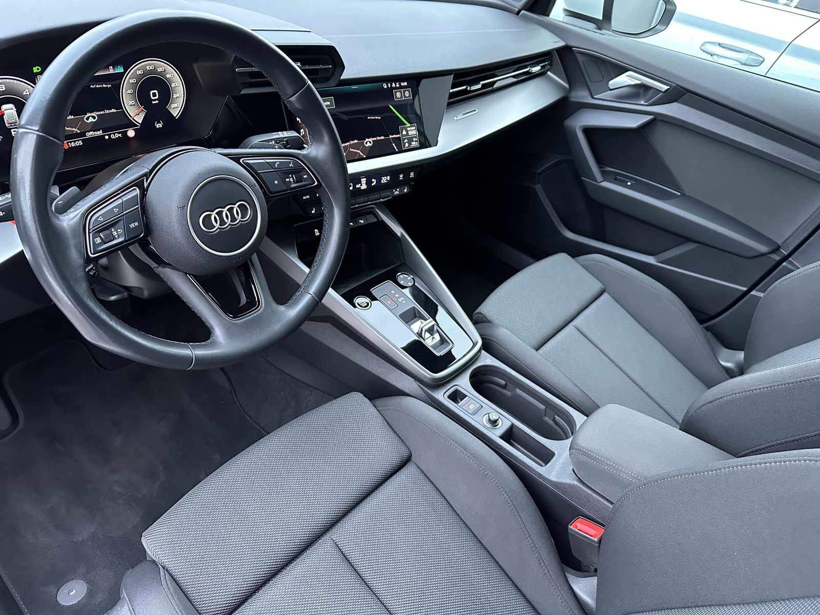 Fahrzeugabbildung Audi A3 SpB 35 TDI S-Line NAV+LED+ACC+AHK+18ZO+VCOCK