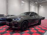 BMW X6 M50i XDRIVE/NIGHT/B&W/LASER/CARPLAY - gebrauchte BMW X6 aus dem Jahr 2021