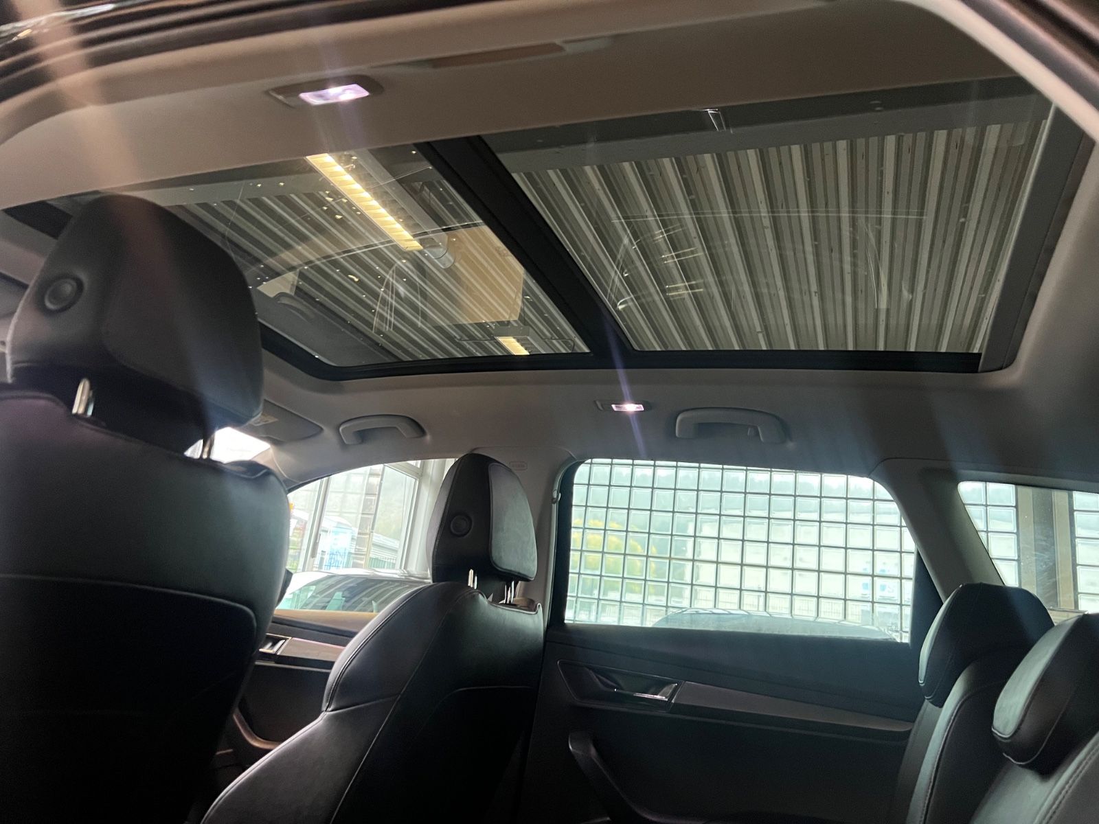 Fahrzeugabbildung SKODA Karoq Style DSG *PANO*SITZHEIZUNG*LEDER*