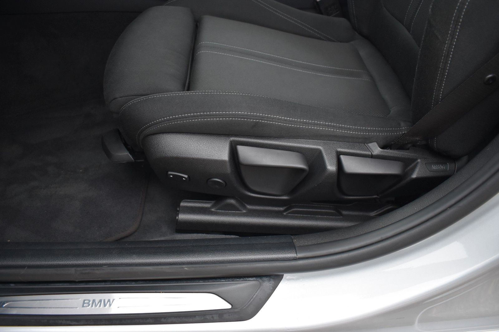 Fahrzeugabbildung BMW 320 i Limo. Sport Line