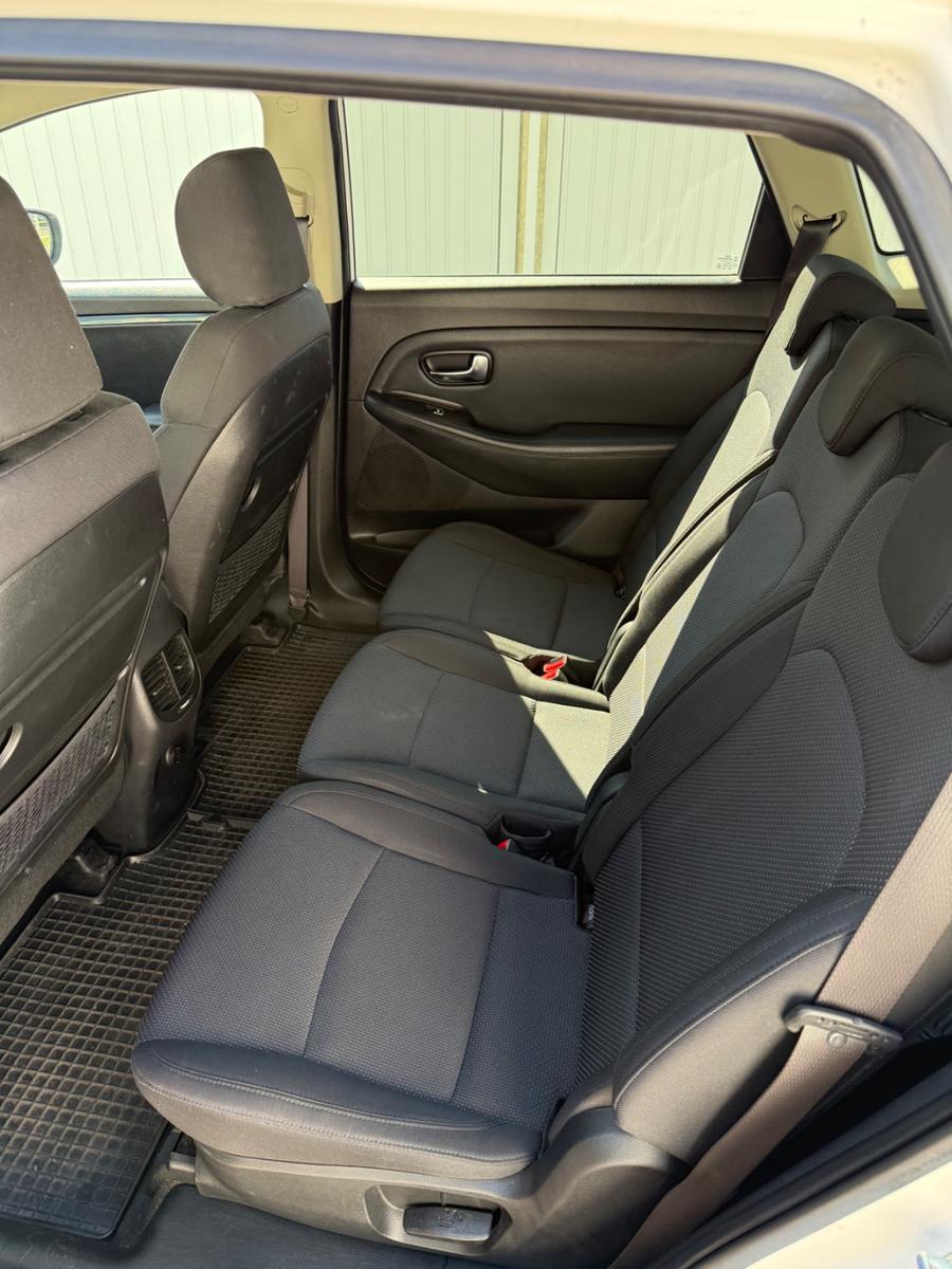 Kia Carens 2014 — photo 11