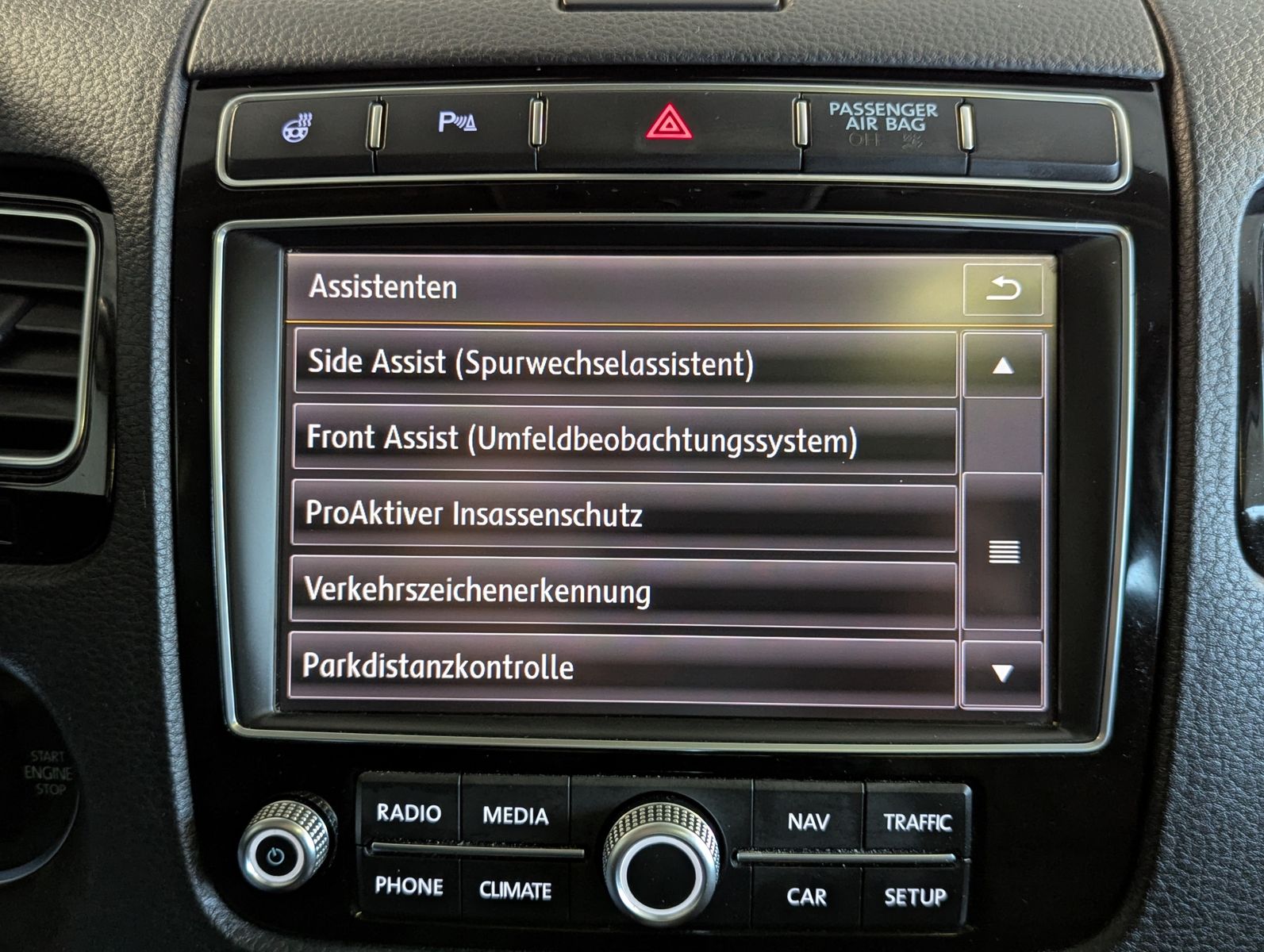 VW Touareg V6 TDI Terrain 4M StHz. Luft Pano AHK - Image 29