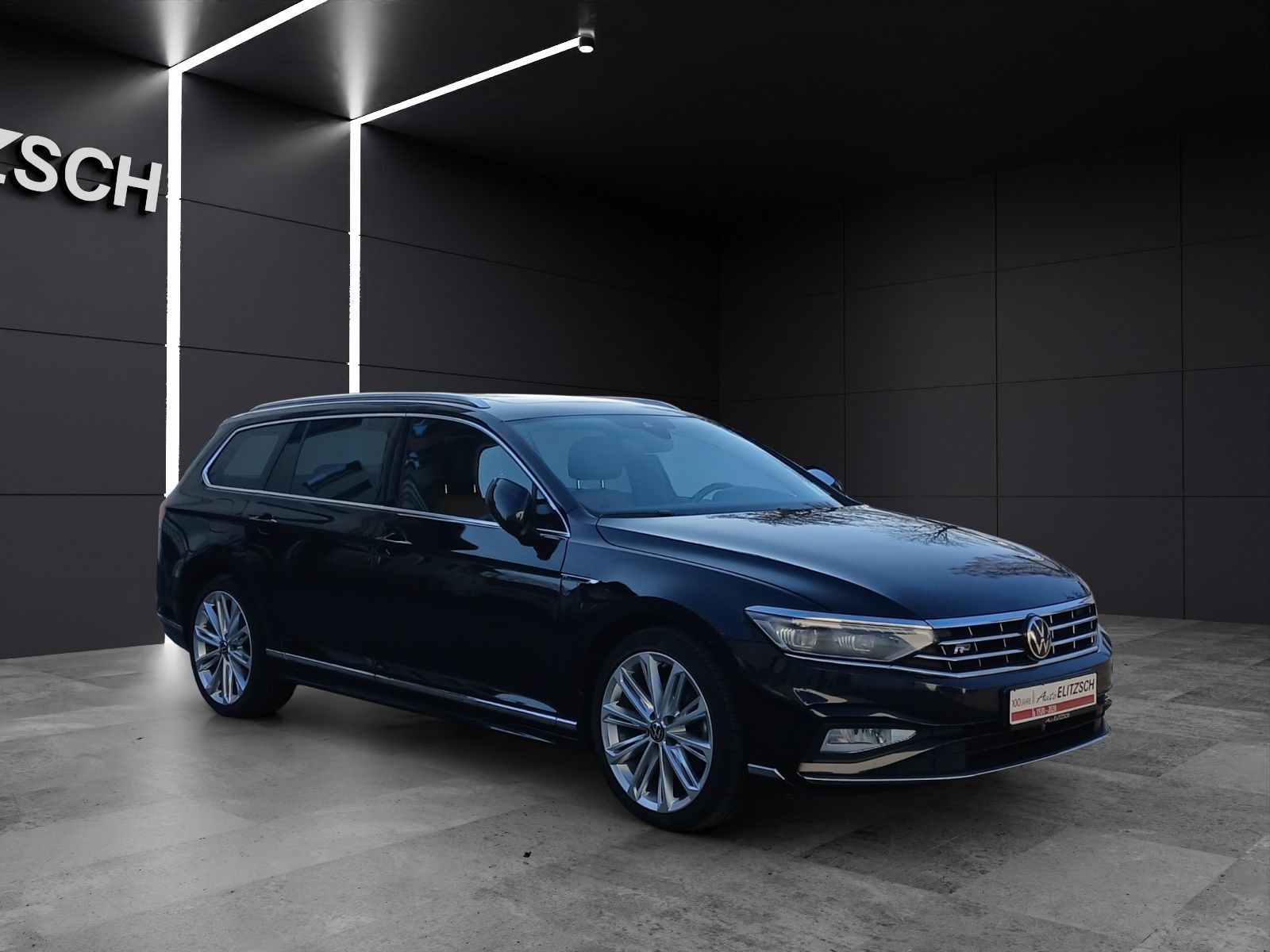 Fahrzeugabbildung Volkswagen Passat Variant TDI R-Line DSG Matrix AHK Navi Le