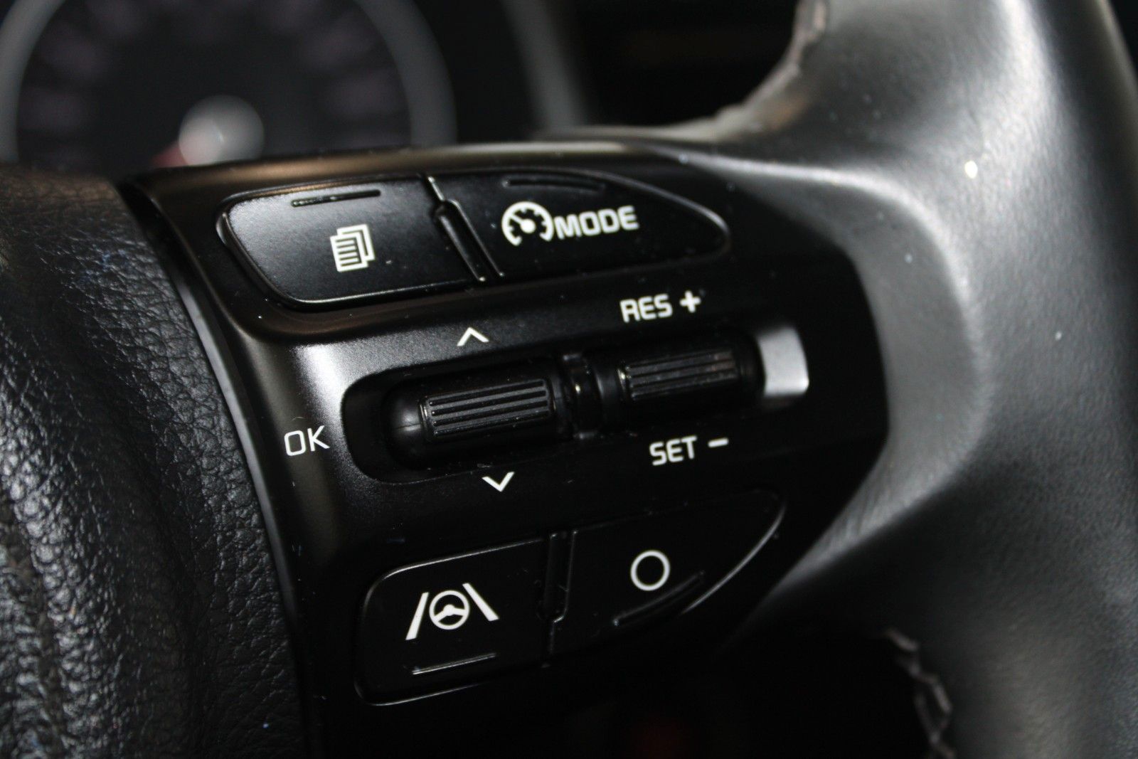 Fahrzeugabbildung Kia Stonic KLIMAAUTO Kamera PDC DAB SHZ LHZ 1.Hand