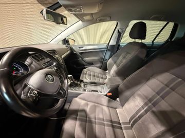 Volkswagen Golf - 10