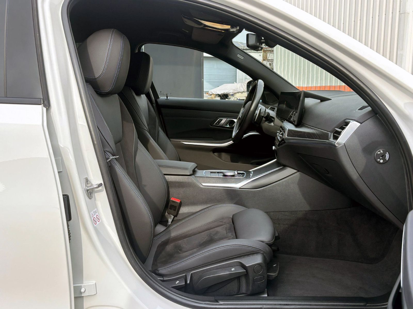 Fahrzeugabbildung BMW 318i Touring M-Sport Steptr. KAM AHK LED SHZ HUD