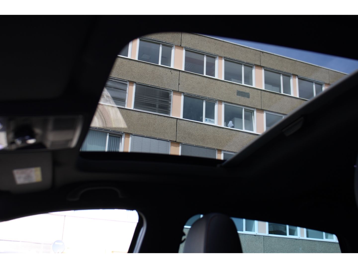 SEAT Leon FR 2.0 TDI Beats ACC LED H&R Pano Navi DAB - Image 28